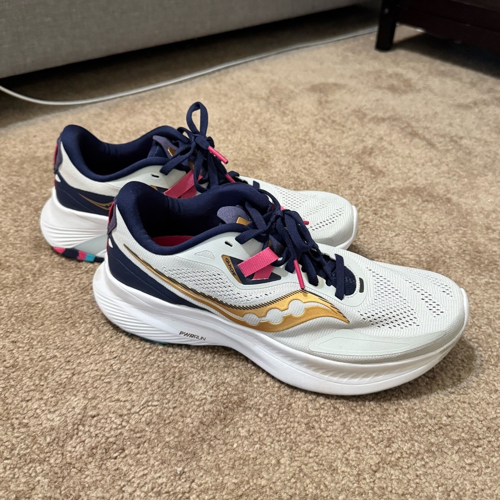 Saucony PWRRUN Women's Sneakers - light gray, Gold, and Navy